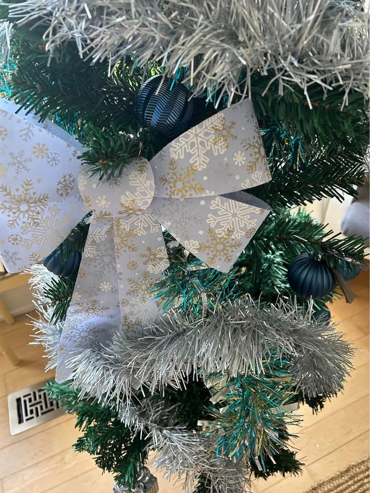 Decorated 5 ft Artificial Christmas Tree - photo 2