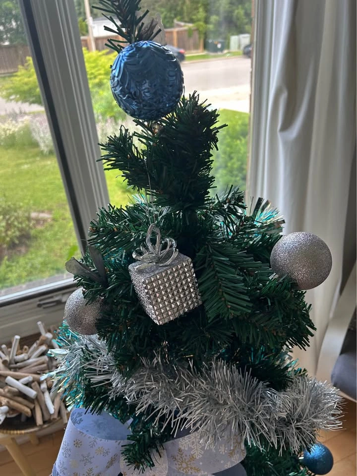 Decorated 5 ft Artificial Christmas Tree - photo 3