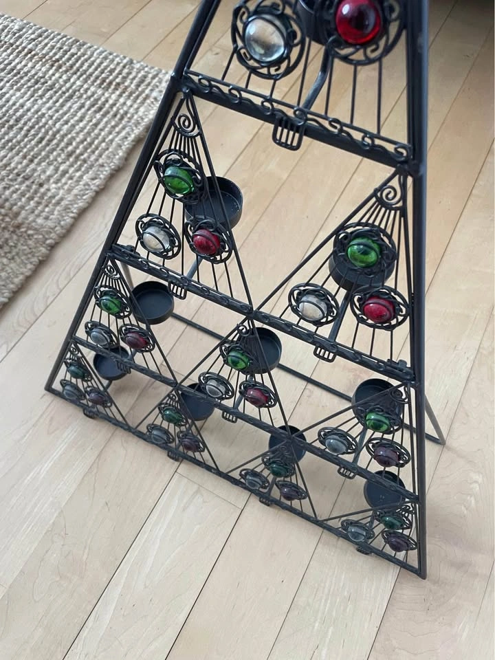 Pretty 2 ft tall tealight Christmas tree stand - photo 2