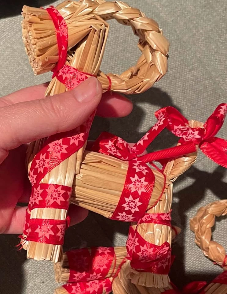 Pair of small Ikea straw reindeers, like new - photo 2