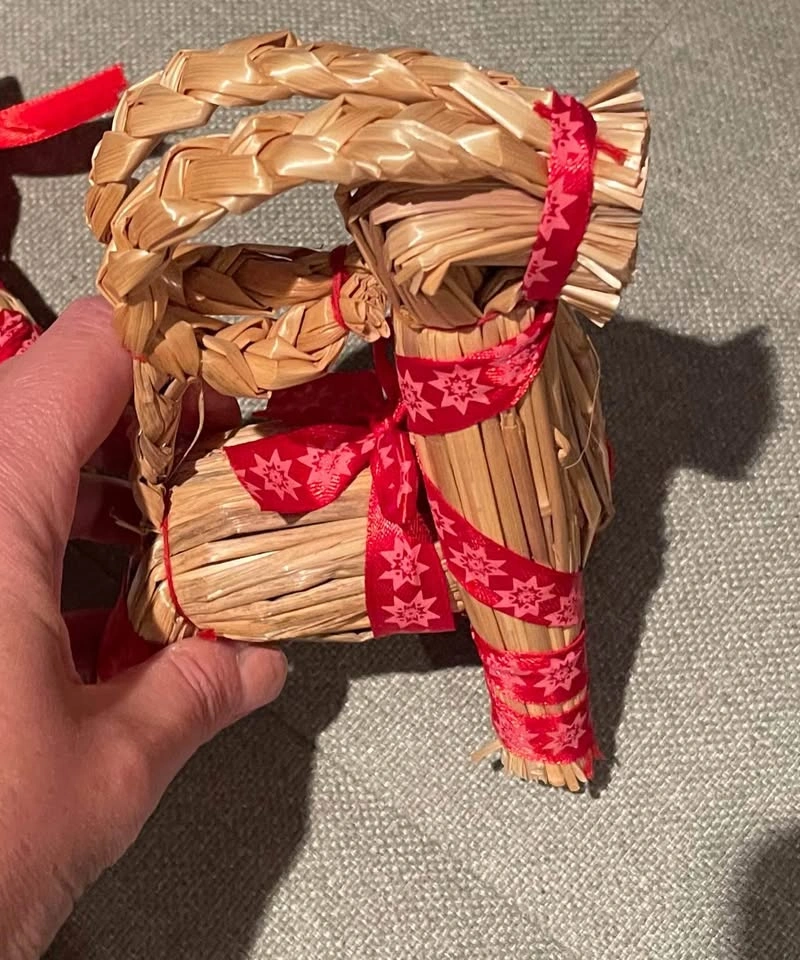 Pair of small Ikea straw reindeers, like new - photo 3