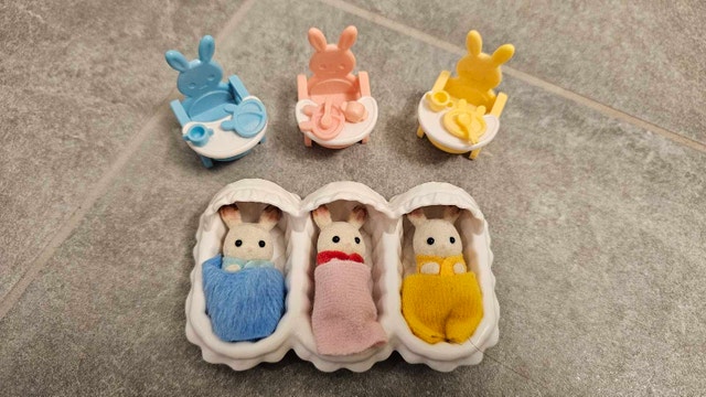 Sylvanian Families Triplets Care Set
