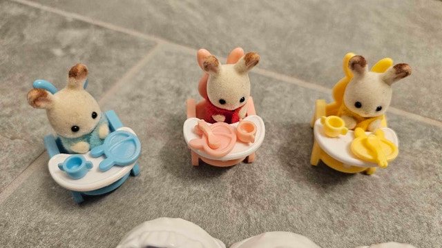 Sylvanian Families Triplets Care Set - photo 3