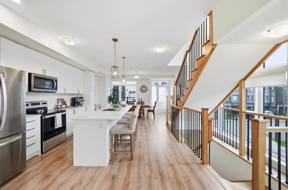 3 Beds 3 Baths - Townhouse - photo 5