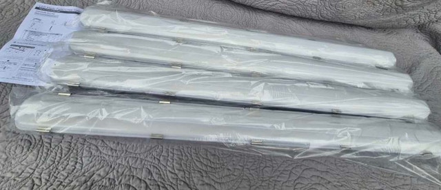 New 4 pk LED Light Fixtures - photo 3