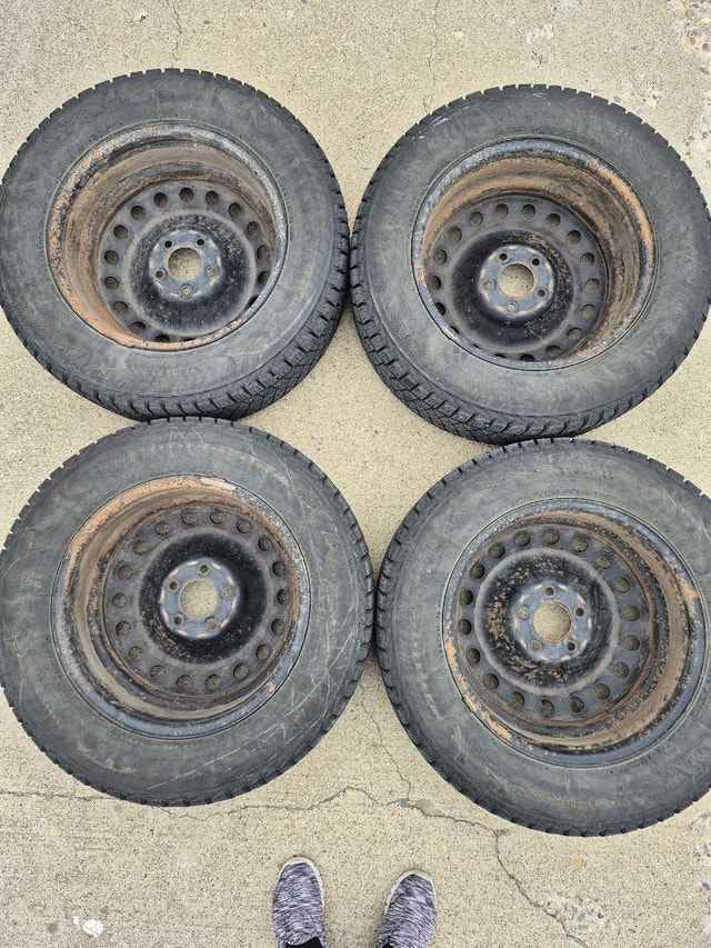 4 Bridgestone Blizzak Winter Tires With Rims - photo 2