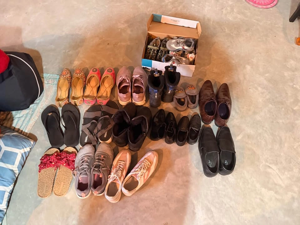 GARAGE SALE – EVERYTHING $1–$10! - photo 3