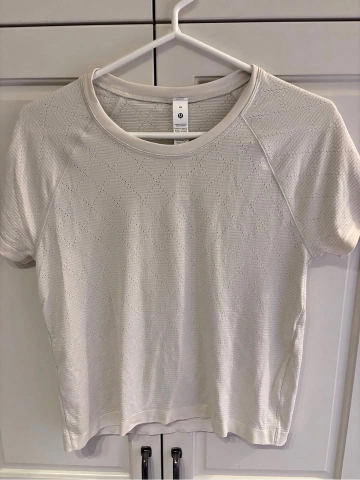 Lululemon Swiftly Perforated Seamless Short Sleeve Shirt Size 10
