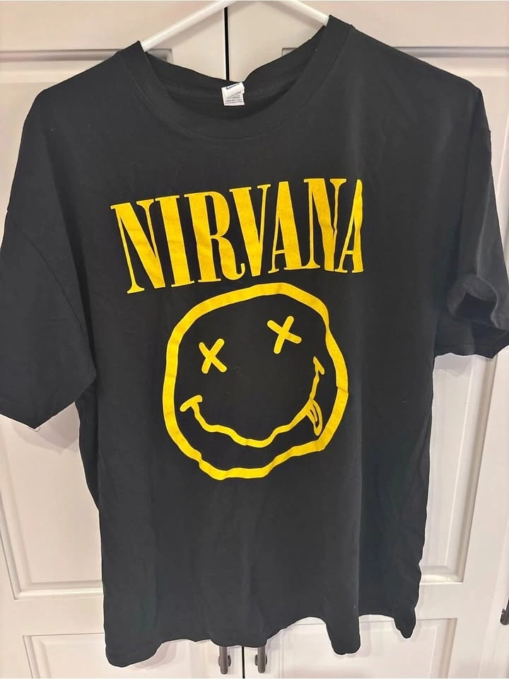 Nirvana mens Black T-Shirt with Yellow Graphic xl