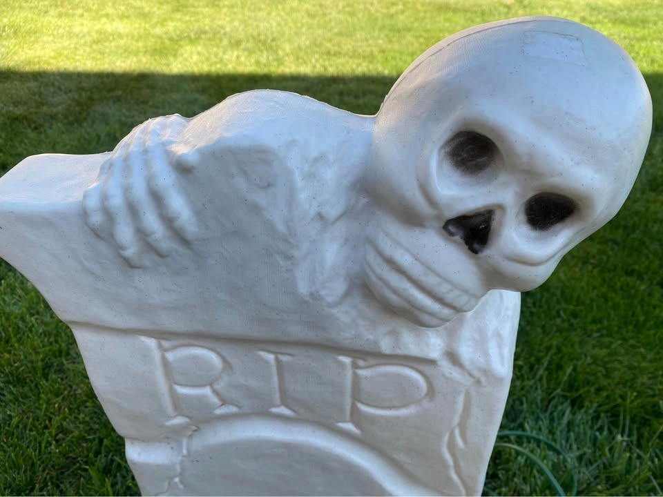 Vintage Blow Mold Tombstone Skeleton Rats RIP Halloween Lighted - photo 5