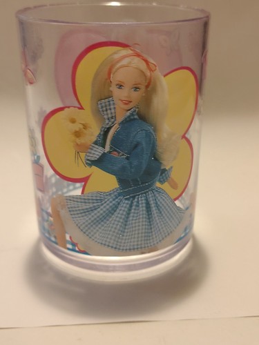 Vintage 90s Home Presence Barbie Cup Canada Montreal Plastic - photo 3