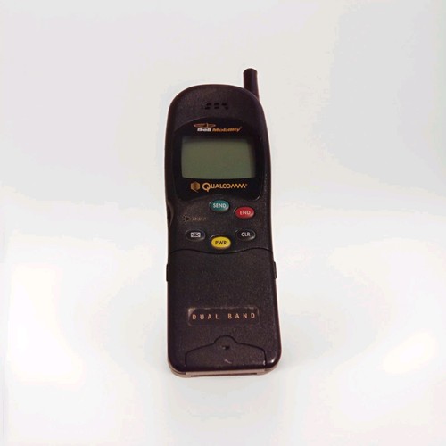 Qualcomm QCP-2700 (Bell) Untested. Phone Plus Broken Leather Cas