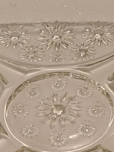 Vintage Clear Pressed Glass Daisy Floral Square Serving Platter - photo 4