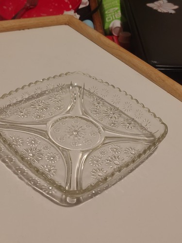 Vintage Clear Pressed Glass Daisy Floral Square Serving Platter - photo 5
