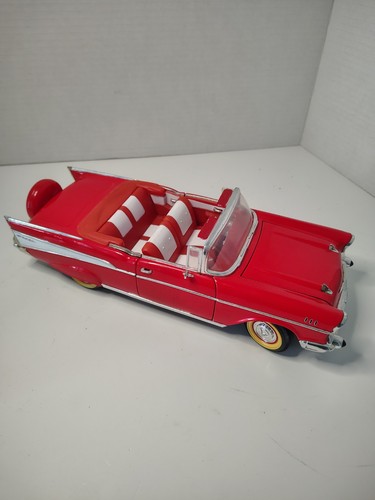 1/18 1957 Chevy Belair by Yatming/Road Signature - Flawed