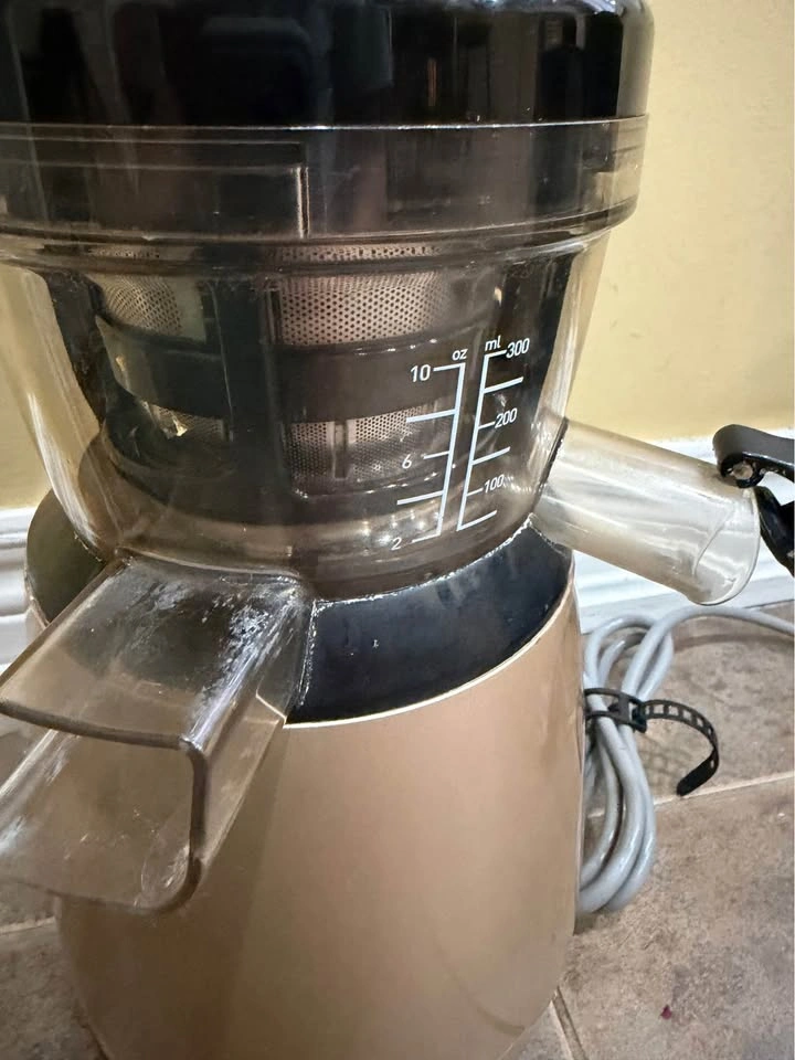Hurom Slow Juicer (CHINA PLUG) - photo 4