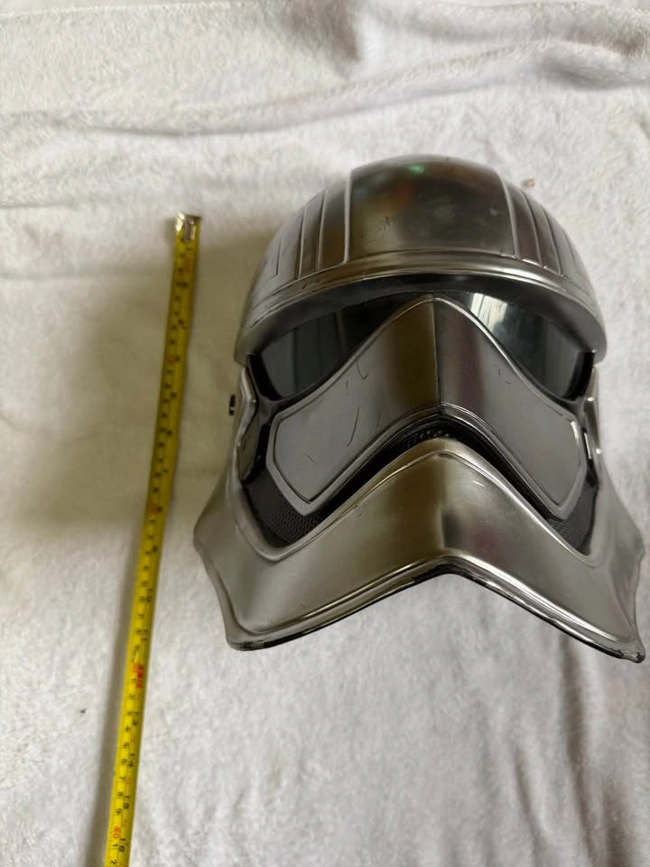 Disney Store London Star Wars Captain Phasma Voice Changing Helm - photo 2