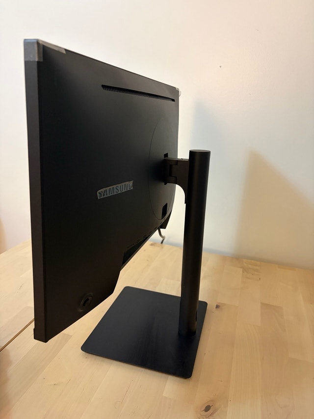 Samsung Computer Monitor - 2 available - photo 2