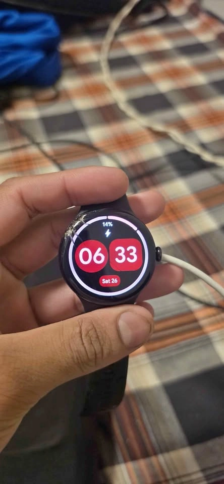 Google Pixel Watch 3 LTE + GPS – 45mm – Cracked Glass