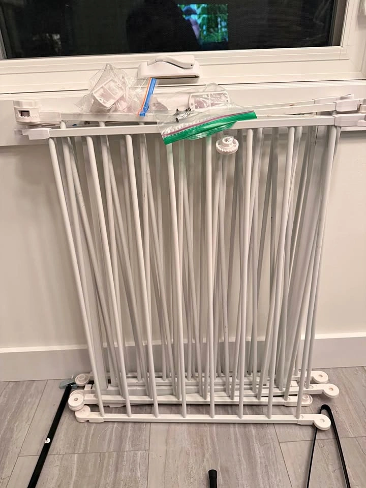 Regalo Adjustable Baby and Pet Safety Gate