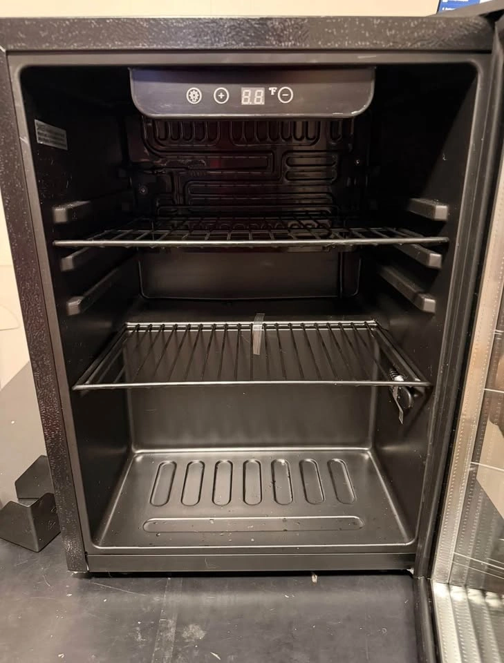Newair Compact Beverage Refrigerator & Cooler Open Box - photo 2