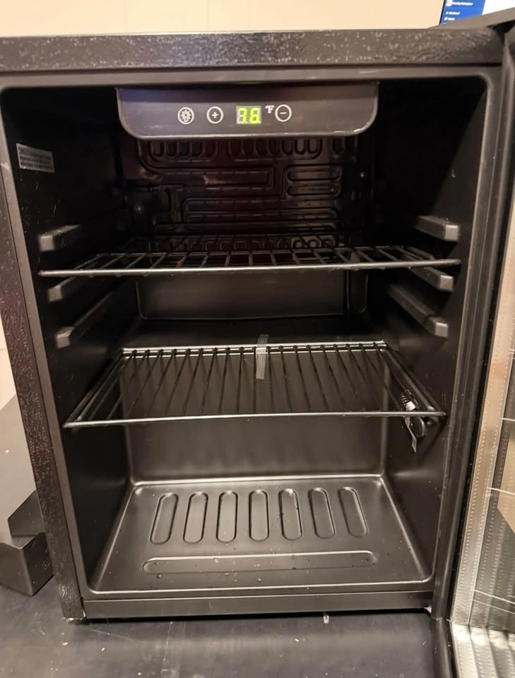 Newair Compact Beverage Refrigerator & Cooler Open Box - photo 3