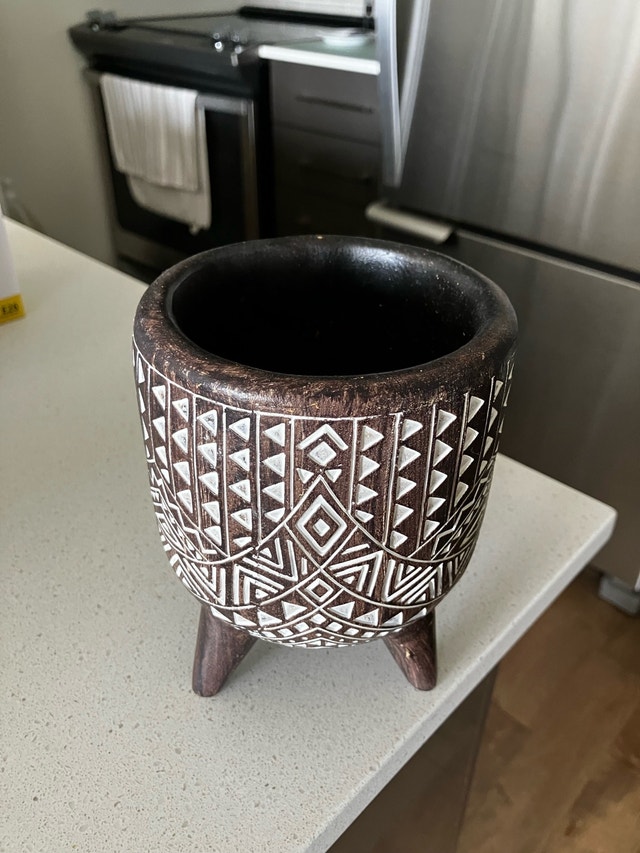 Small tripod plant pot