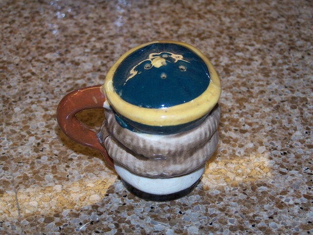 Vintage Toby French Gentleman ceramic porcelain pepper shaker - photo 2