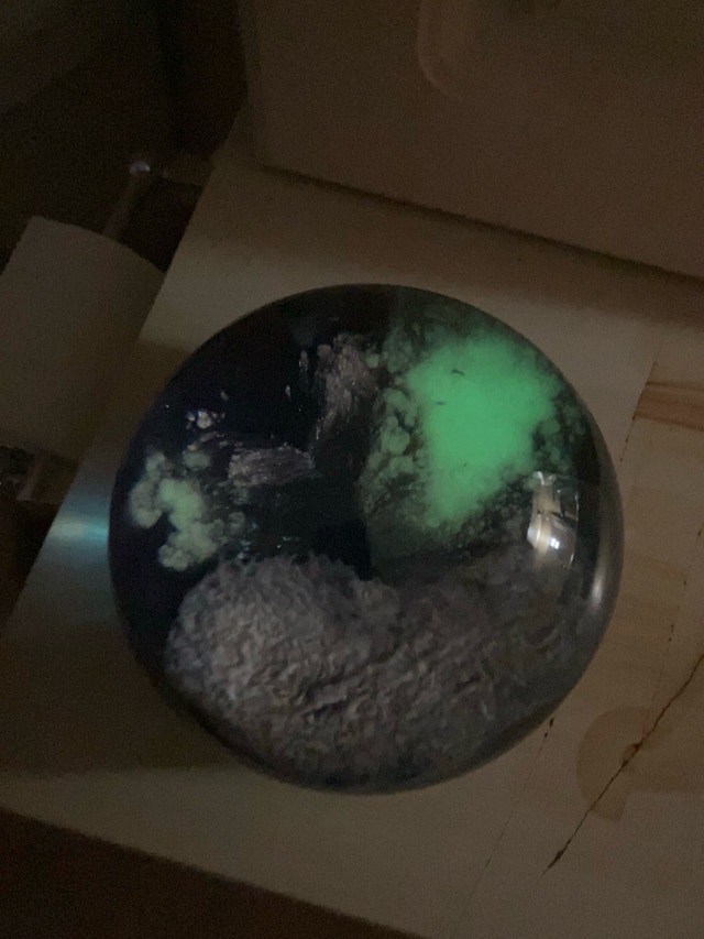 Extra large glow in the dark paperweight - photo 4