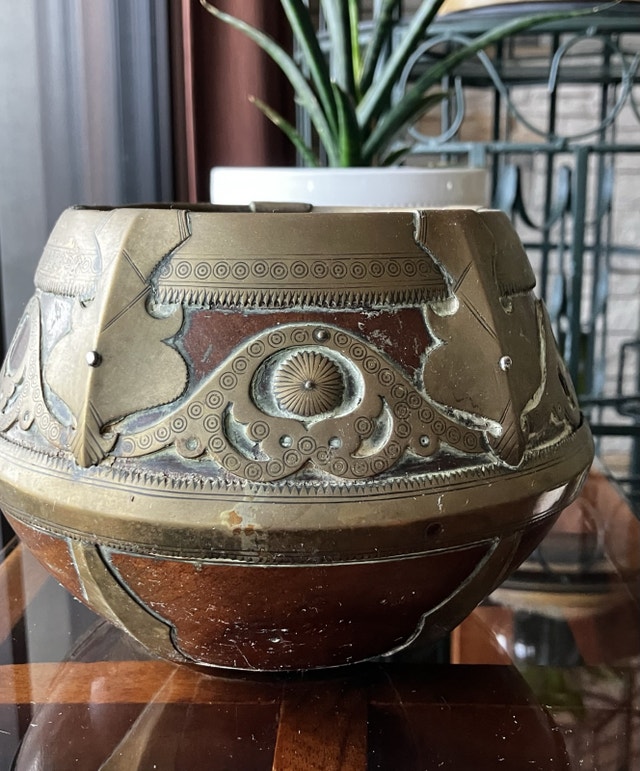 Victorian Brass and Wood Pot - photo 5