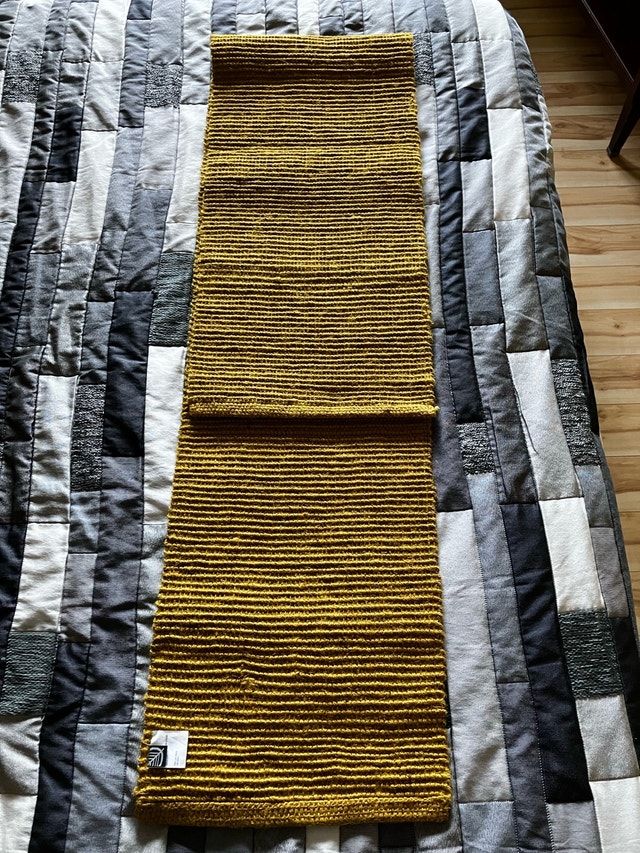 Jute table runner