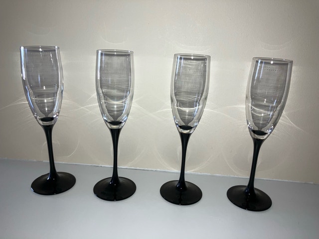 Black Stem Champagne Glasses - photo 2