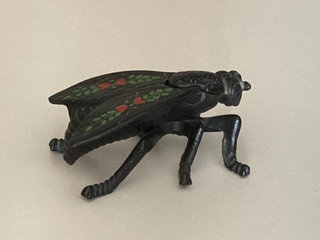 Rare Vintage Cast Iron Painted Fly Ashtray - photo 3