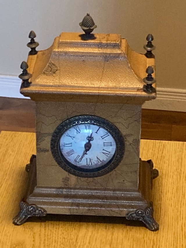 Mantel clock - battery