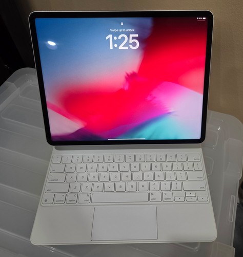 Apple iPad Pro 12.9-inch 5th Gen 512GB WiFi Bundle