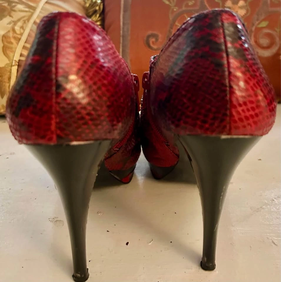 NINE WEST RED SNAKESKIN BOOTIES - photo 2