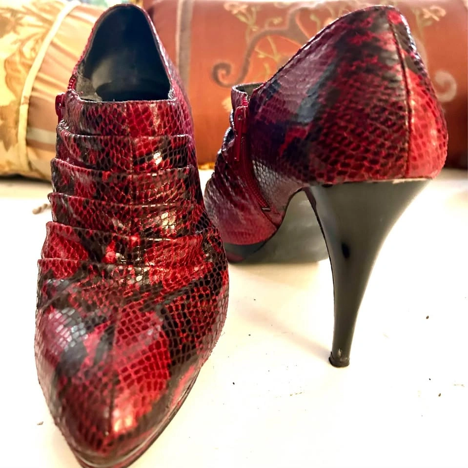 NINE WEST RED SNAKESKIN BOOTIES - photo 3