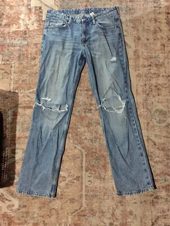 Distressed Straight leg jeans Size 42