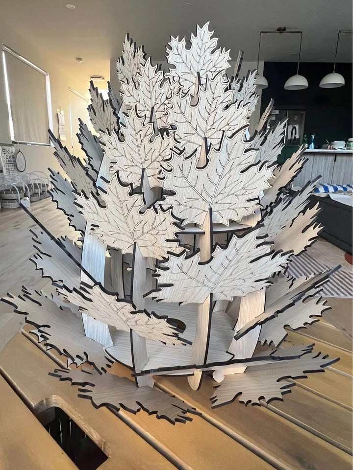 Handcrafted Maple Leaf Pendant Lamp - photo 2