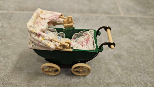 Sylvanian Families Baby Pram