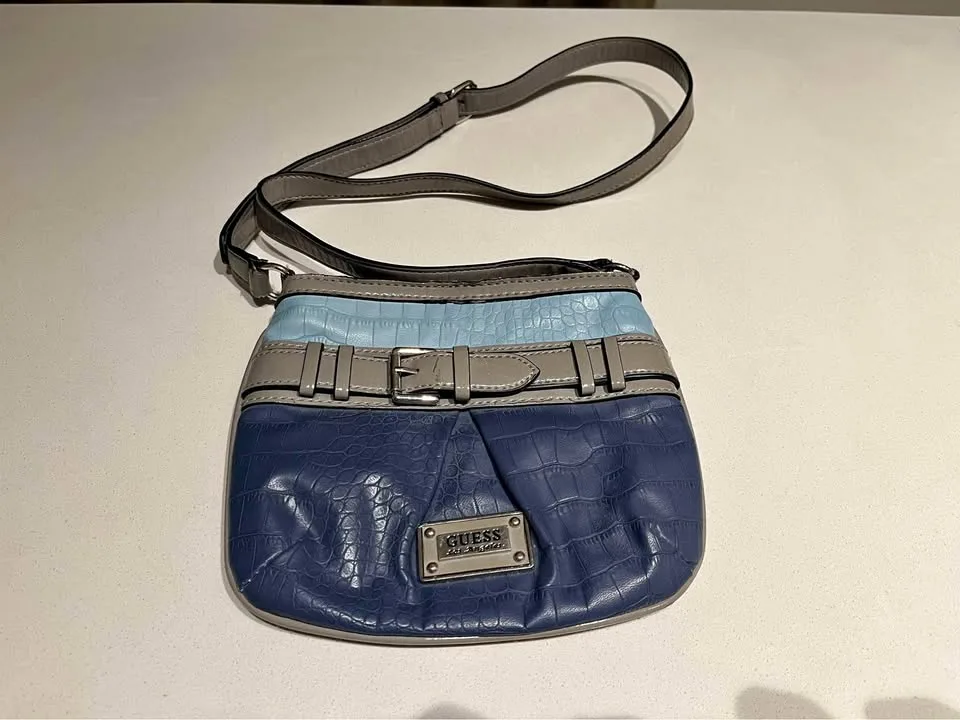 Guess crossbody bag thumbnail