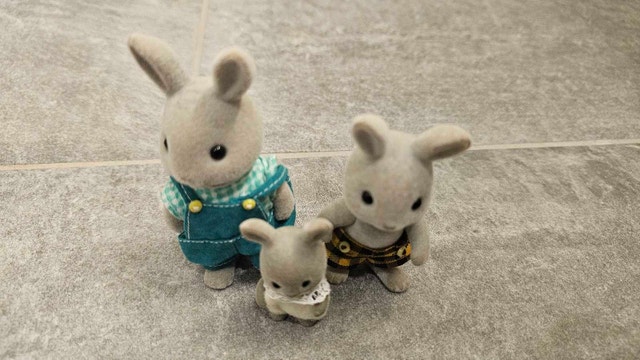 Sylvanian Families Grey Rabbit Family - photo 2