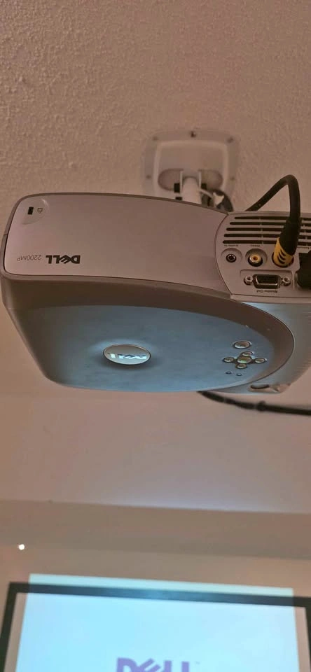 Dell 2200MP Projector with 105" screen