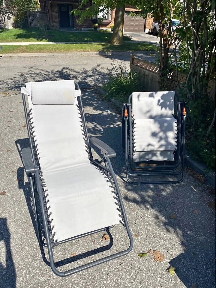 Zero Gravity Outdoor Lounge Chairs x2