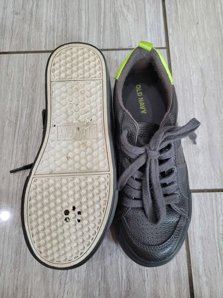 Boys Old Navy Faux-Leather Low-Top Sneakers - Charcoal Gray/Neon - photo 2