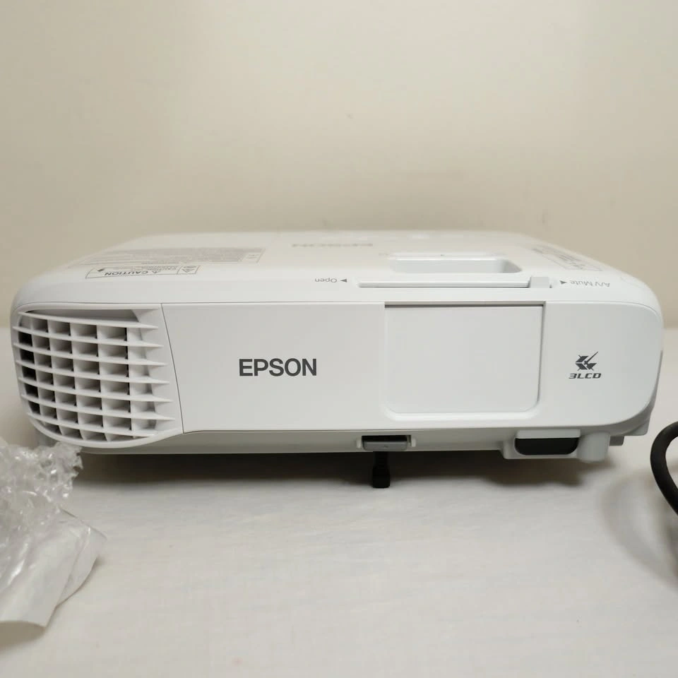 Like New Epson PowerLite S39 3LCD SVGA Projector - photo 2