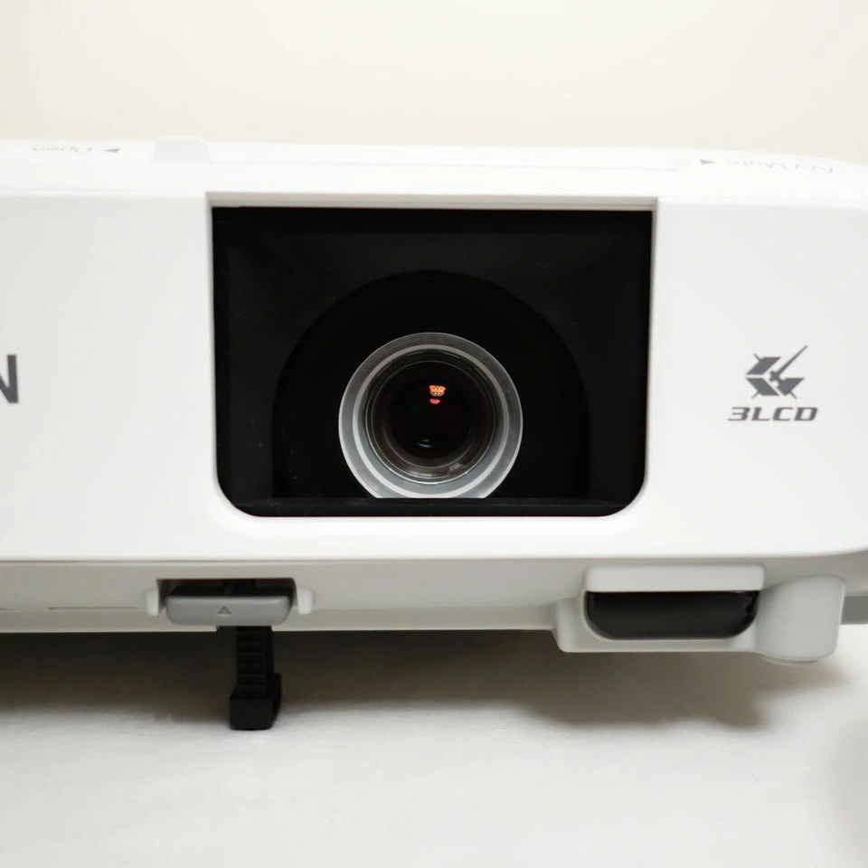 Like New Epson PowerLite S39 3LCD SVGA Projector - photo 3