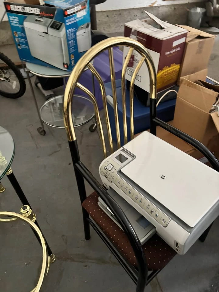 Brand new 3 chairs, 2 round tables, and 1 cylinder table - photo 2
