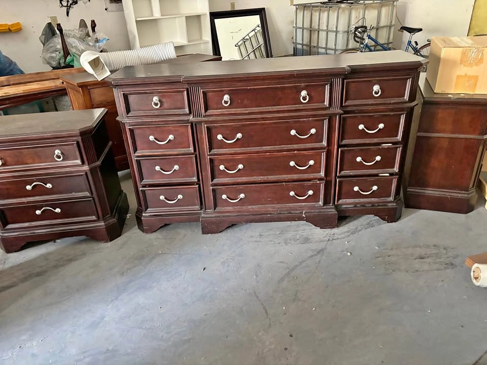 Dresser with 2 night tables and mirror
