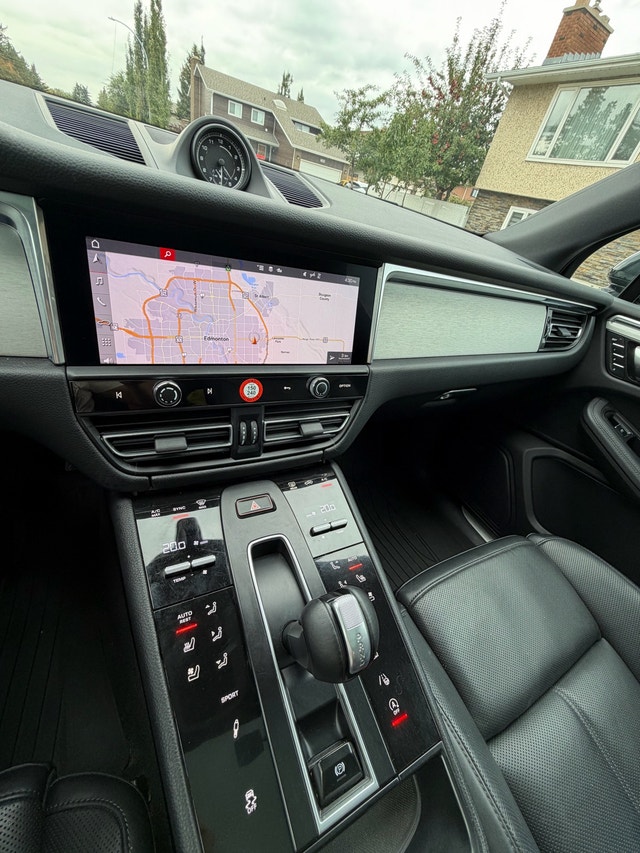 2023 Porsche Macan S LOW LOW KMS - photo 4